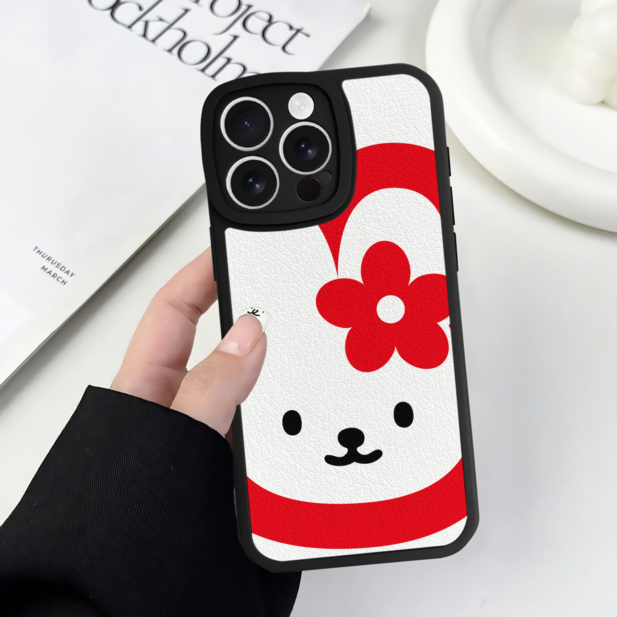 （画像用） Hello Kitty ハローキティ 【iPhone 16シリーズ対応】シリコンスマホケース（レザー調） 材質：シリコン